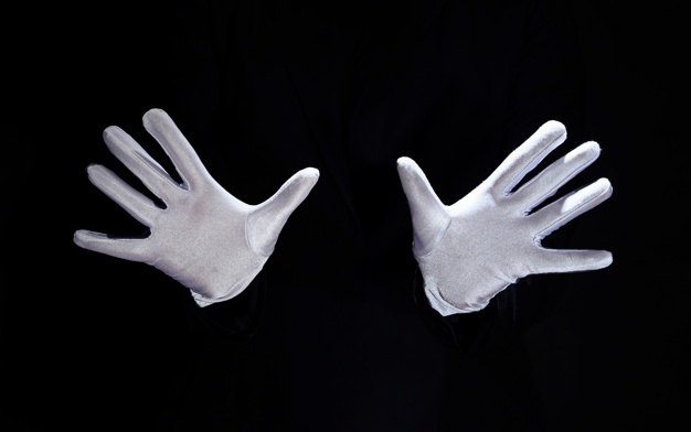 guanti bianchi